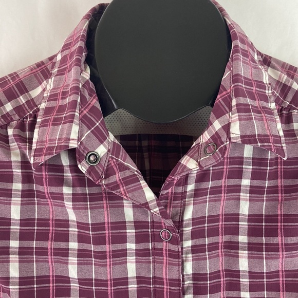 REI Outdoor Quick Drying Snap-Up Shirt with Hidden Zipper Pocket - Picture 8 of 11